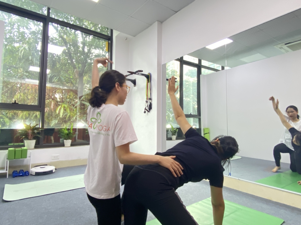 Tập yoga cùng Reha Yoga